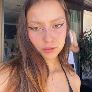 <3