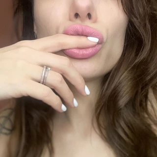 Lara UNCOVERED