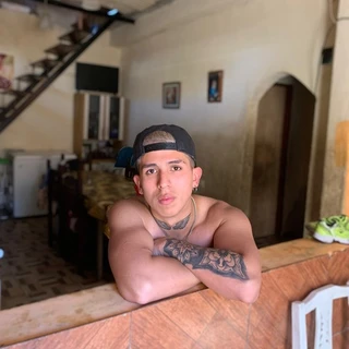 Isaias (🍆🍑🔥☑️)