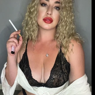 Laylaa Louise | FREE PAGE