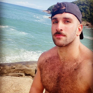 Le Hairy Hunk