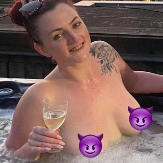 Lexi 🔥 Hot Bi Redhead