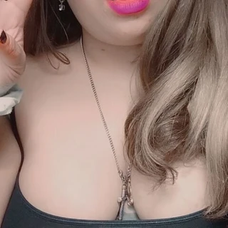 lus·ciousGreenEyedLatina