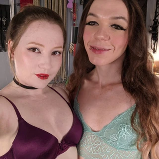 Lilith & Soleil🌈Kinky trans/cis couple👯