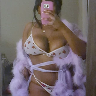 Curvy Kitten