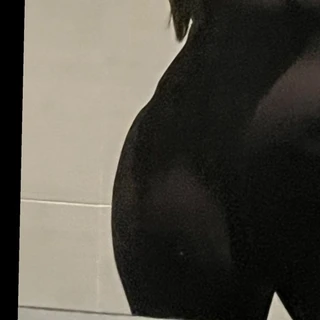 👩🏽‍🎤