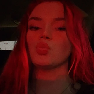 lizzie 🍒