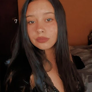 Bella🍒
