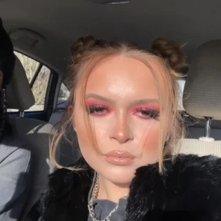 M👅