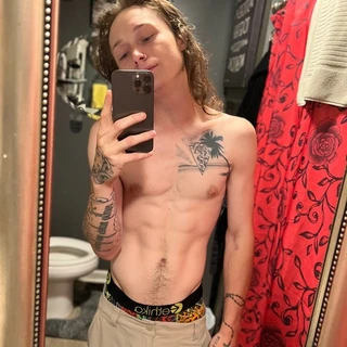Chris🥵