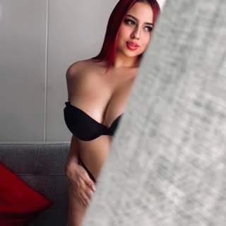 Redhair Latina