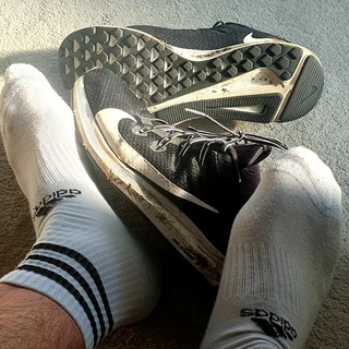 👣💨
