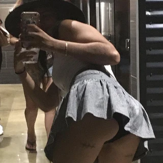 😽