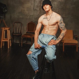 𝐌𝐢𝐬𝐭𝐞𝐫 𝐌𝐚𝐫𝐜𝐡 𝟎.𝟕%