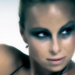 Model-Nina