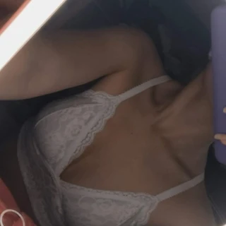 Mona 🍑