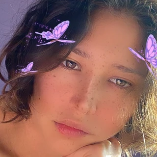 𝐂𝐚𝐫𝐨𝐥𝐢𝐧𝐚 𝐌𝐨𝐨𝐧