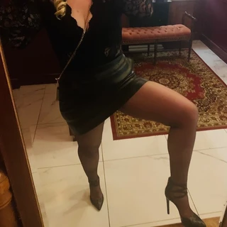 Judy in Hose