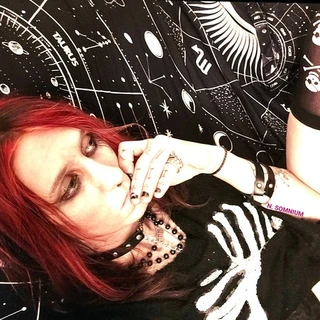 Red ⵧN♡ⵎТⵡRИⴹⵧ Ֆøмиiսм