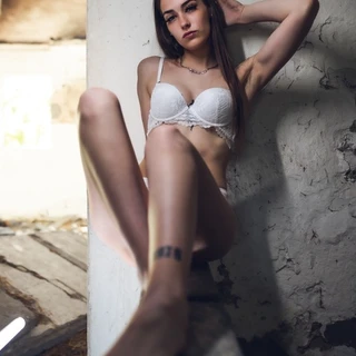 01brunette