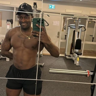 El negro de las mamis lindas