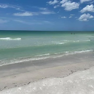 Beach babe Nikki