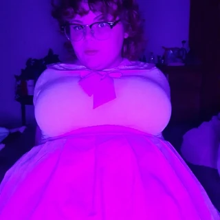 Bella the SizeQueen Hotwife