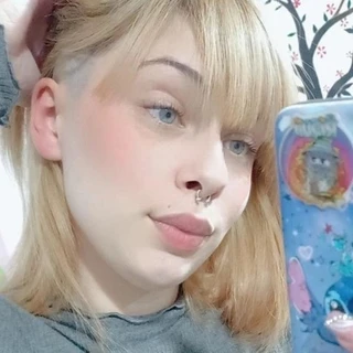 The girl with pretty eyes💕
