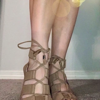 OMG Look At Those Feet ❤️