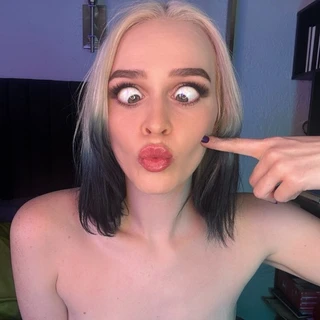 Sophie Violet🔞#1 E-GIRL on Onlyfans🎮😈