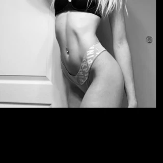 J😘