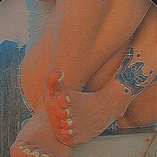 Ophelia with the cute feet 👣