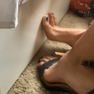 Gabbie’s melanin toes