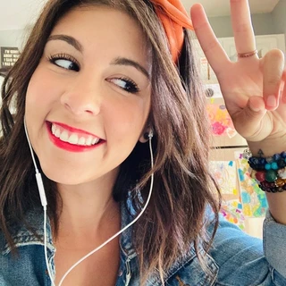 <3