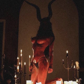 🧛🏼‍♀️