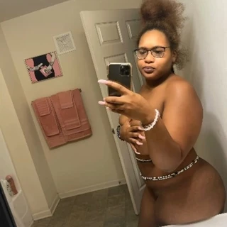 Peaches Playhouse👅.