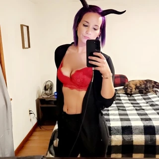 Purple hair girl 💜
