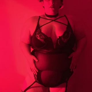 🌹 betty benjamin (they/them)