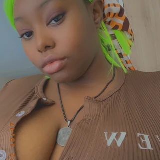 Your favorite alien slayer 💚