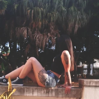 R 🍑
