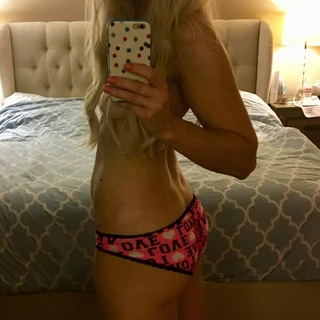 Real American housewife with sexy feet.