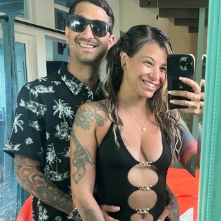 Risky Couple 🤫