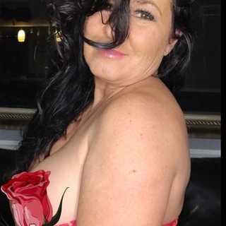 Risque' Brunette "FREE" *****