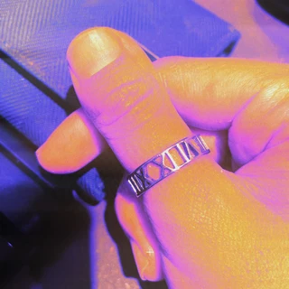 Royalthumb
