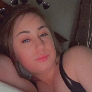 Busty Babe 🖤