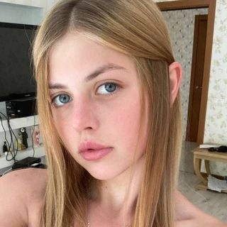 🦋Sandra🦋 a 18 y.o. nude model📸