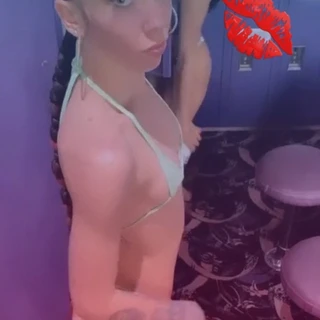 Favorite White Girl❄️💦👅