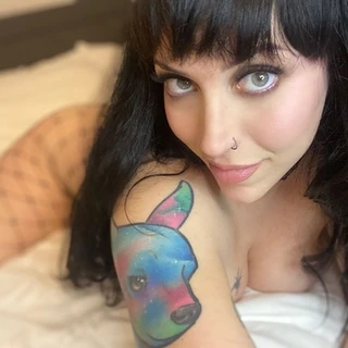 Shayla Fae 🧚🏻‍♀️🖤🔮