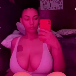 Follow to see my beautiful fat girl😉💦