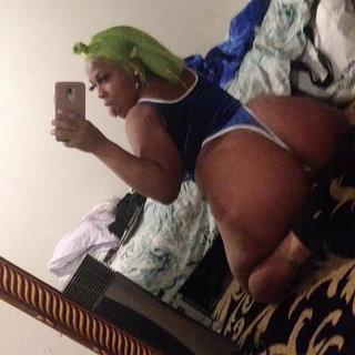 Lil Bit👅